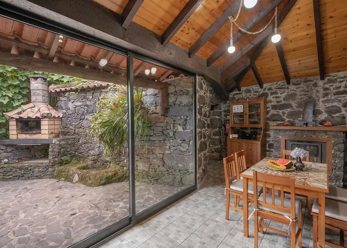 Сasa de vacaciones Arco De Sao Jorge By An Island *