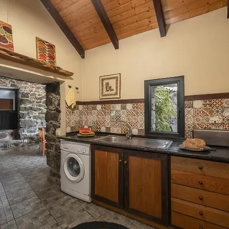 Arco De Sao Jorge By An Island Дом отдыха